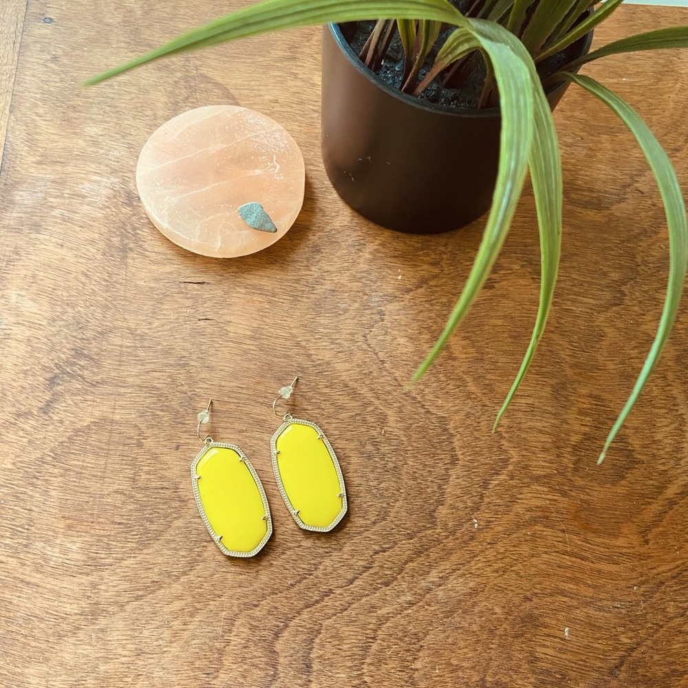 Kendra Scott Danielle earrings in yellow